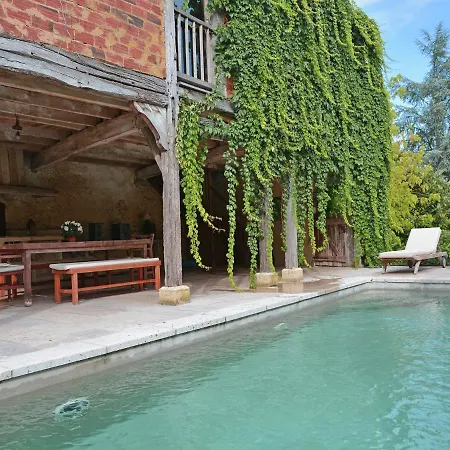 In With Pool And Bbq Дом отдыха *