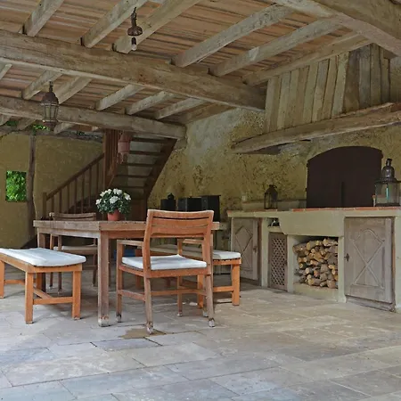 Дом отдыха In With Pool And Bbq Campagne-d'Armagnac