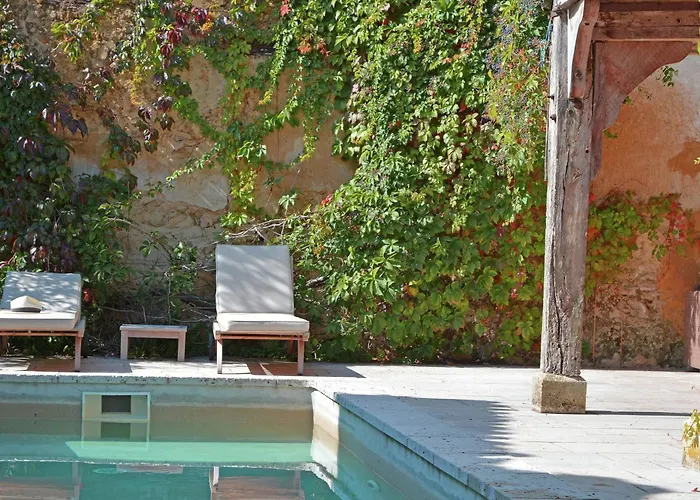 In With Pool And Bbq *