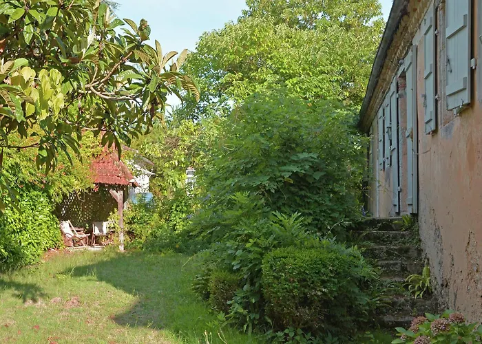 In With Pool And Bbq Campagne-d'Armagnac